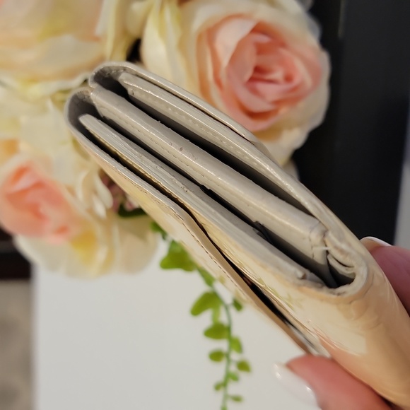 Authentic Louis Vuitton Vernis short wallet - Picture 3 of 11